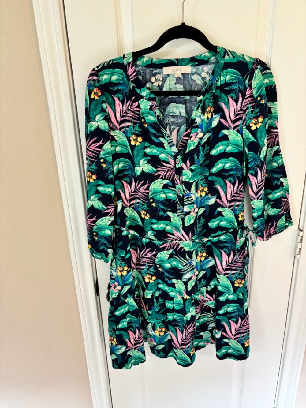 LOFT Small Tropical Leaf Print V-Neck Dress with Waist Tie‎ Cotton Linen Blend